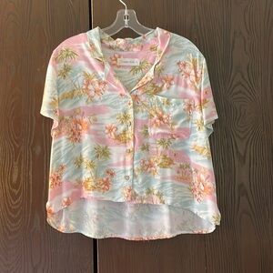 Ocean Drive Hawaiian blouse. Size Small